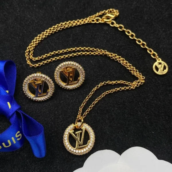 LV Louise Pendant Set